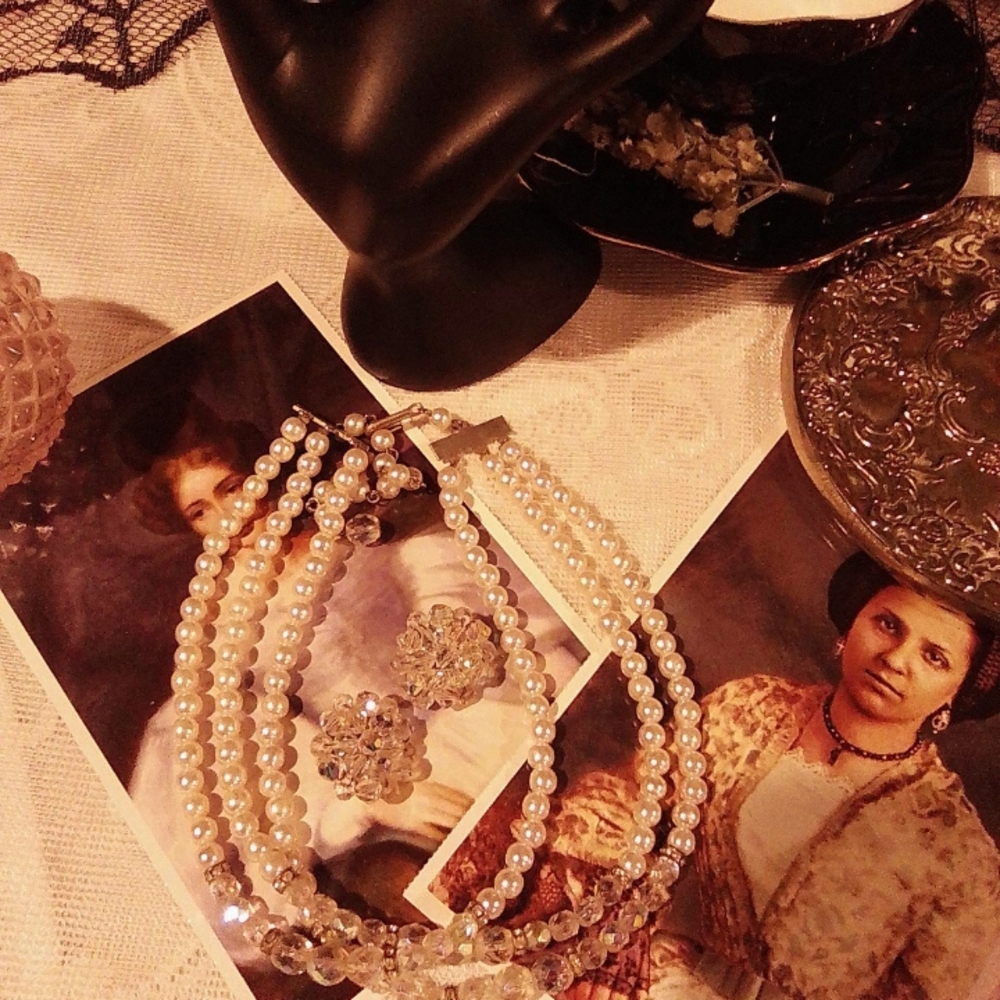 Elegant Pearl and Crystal Necklace Set 1950s - Picture 1 of 4